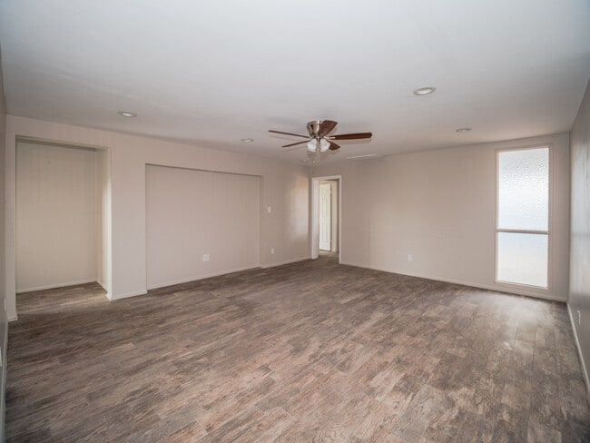 Building Photo - 7014 E Holly St