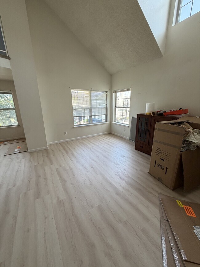 Building Photo - 6775 S Ivy St