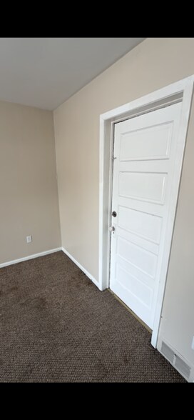 Building Photo - 449 Willett St