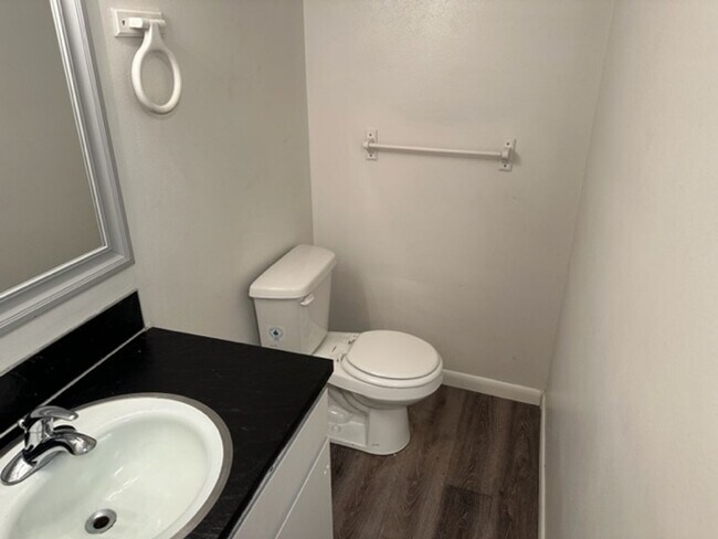Building Photo - South Ogden town home