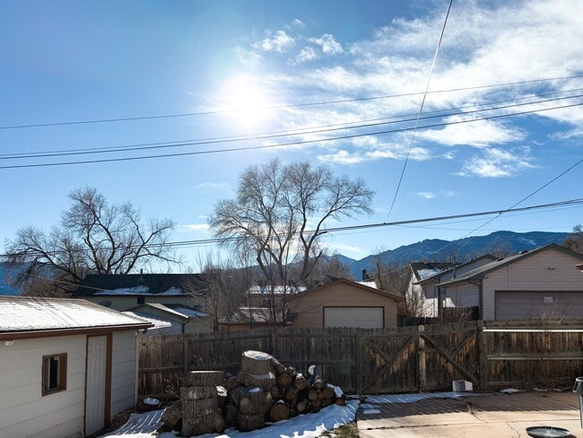 Building Photo - 2519 W Monument St