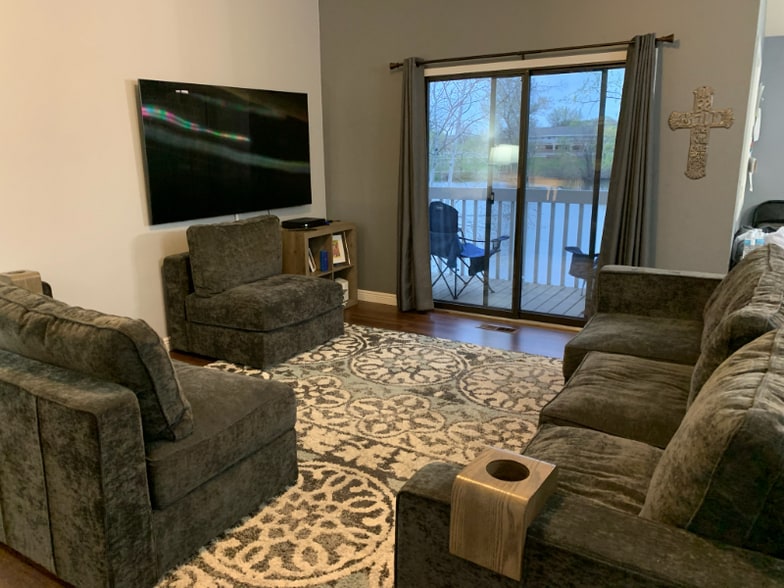 Primary Photo - 5 Round Lake Trail