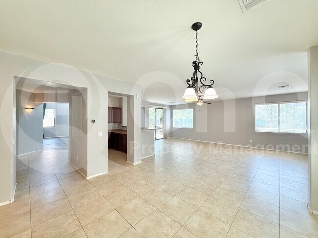 Building Photo - 4413 E Odessa Dr