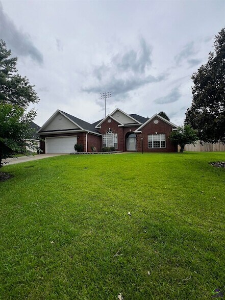 Building Photo - 306 Hummingbird Ln