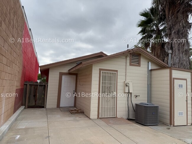 Building Photo - 3205 Sierra St