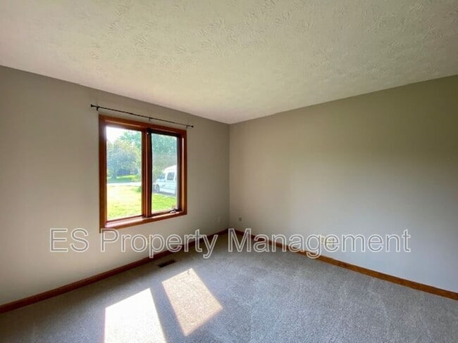 Building Photo - 6110 Munsee Ln