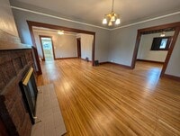 Building Photo - 4 Bedroom 2 Bath Pet-Friendly Normal Hill House