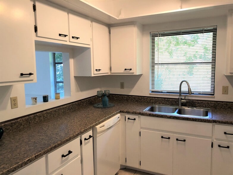 Building Photo - 2387 Datura St