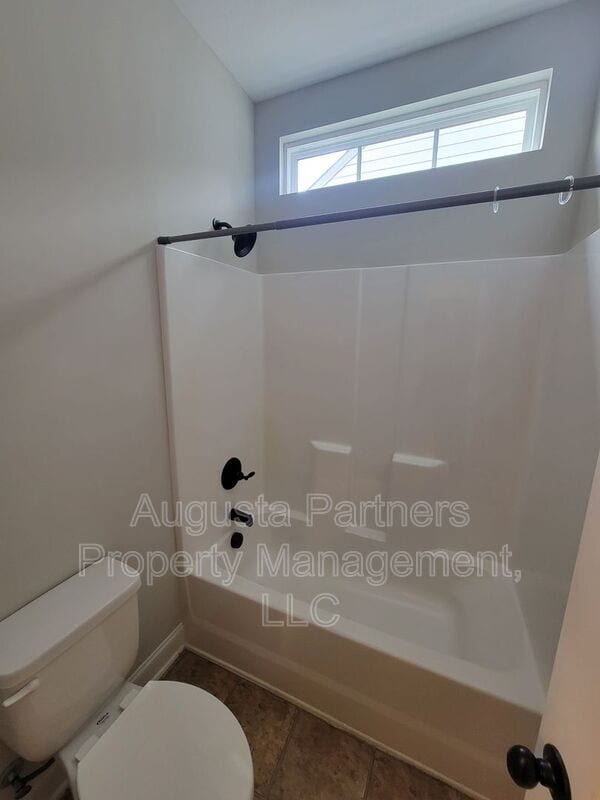 Building Photo - 257 Tulip Dr