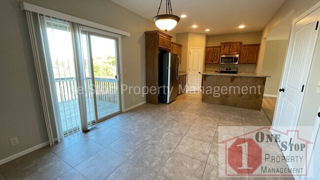 Building Photo - Gorgeous 4 bedroom, 2.5 bath home in Raymore!