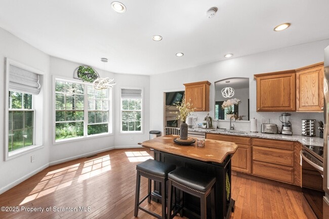 Building Photo - 32 Pine Tree Dr