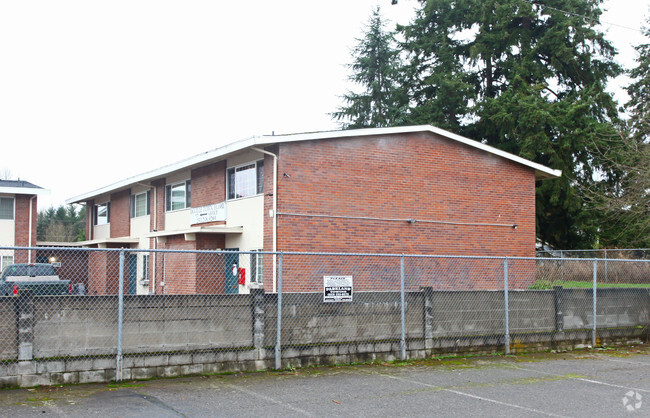 Primary Photo - The DeVille Townhouses