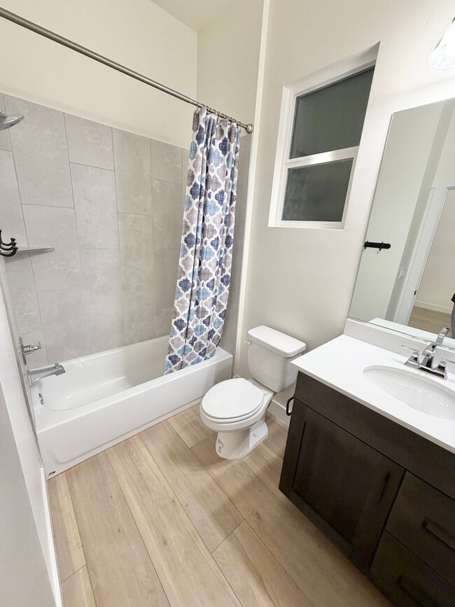 Building Photo - Beautiful 3 Bed Home!