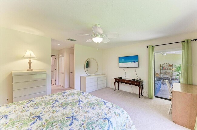 Building Photo - 3946 Wilshire Cir E