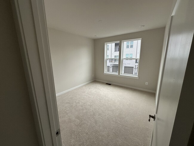 2nd Room - 43732 Transit Sq