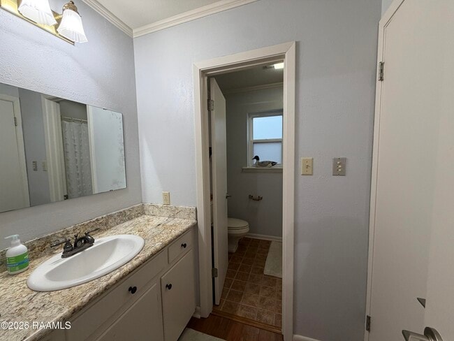 Building Photo - 1103 E Bayou Pkwy