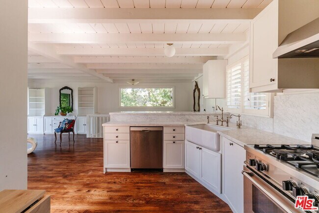Building Photo - 2344 Sunset Heights Dr