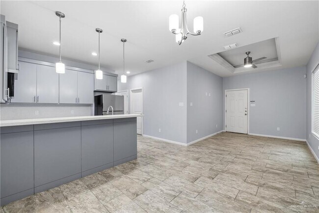 Building Photo - 17 S Colt Ln