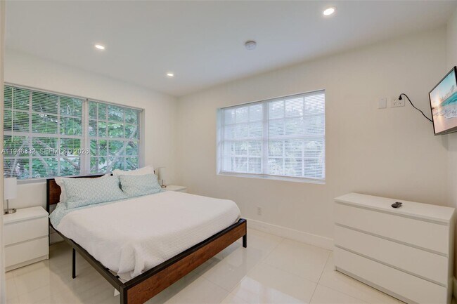 Building Photo - 1125 99th St