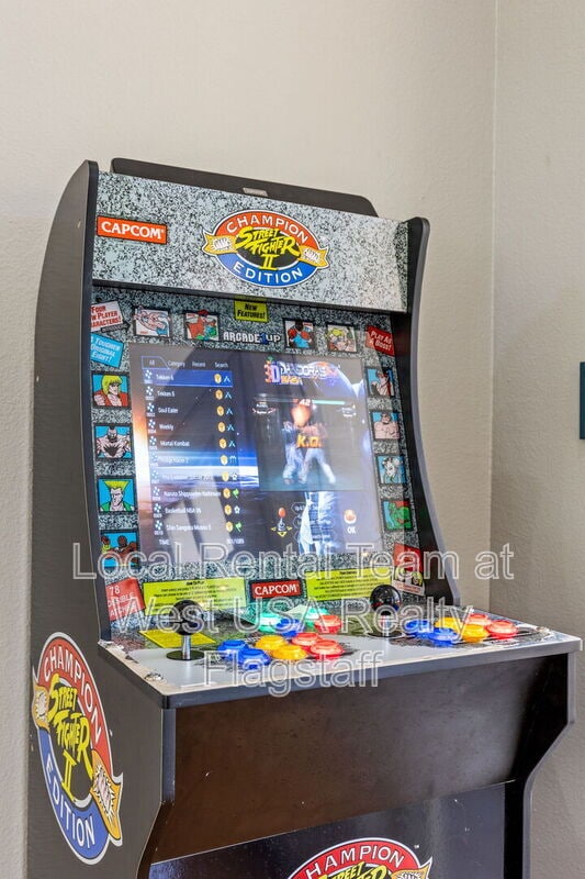 Building Photo - 1720 N Doral Way