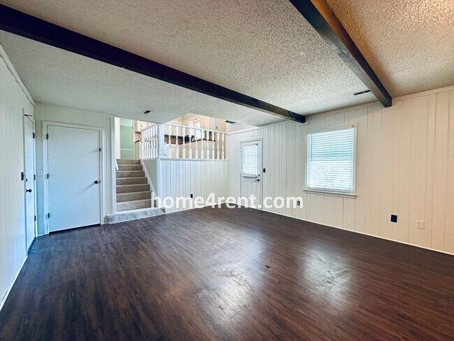 Building Photo - A Beautiful Olathe Home in a Quiet Neighbo...