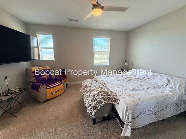 Building Photo - Stylish Corner Lot Townhome with No Rear Neighbors