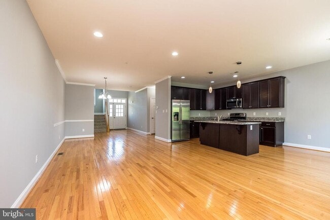Building Photo - 3216 Brookside Dr