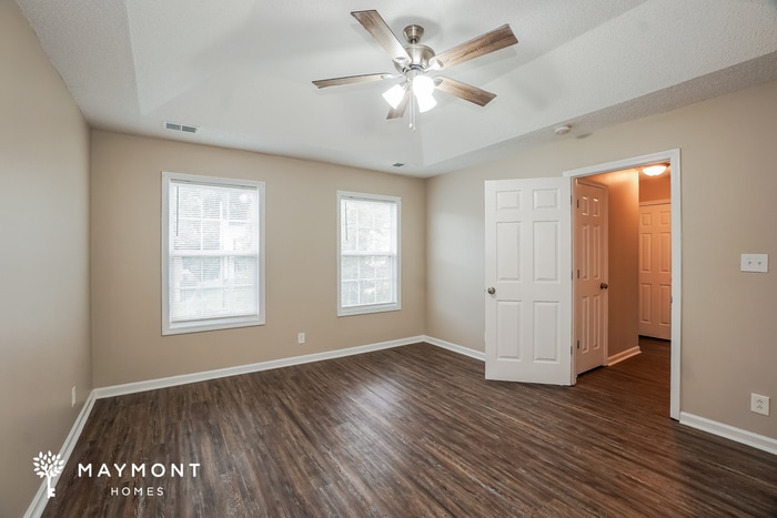 Building Photo - 951 Roedeer Dr