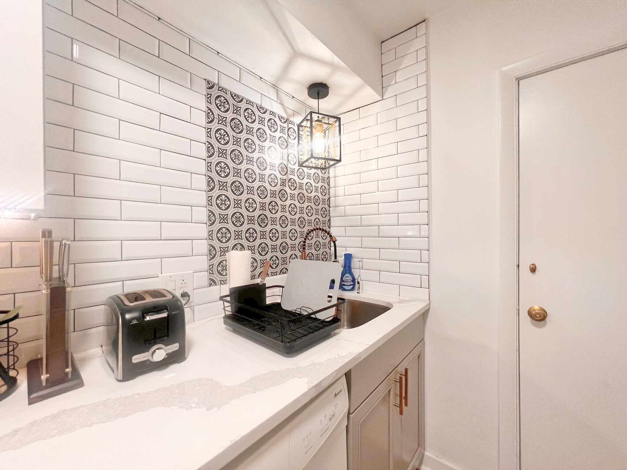 Building Photo - 5737 Hobart St