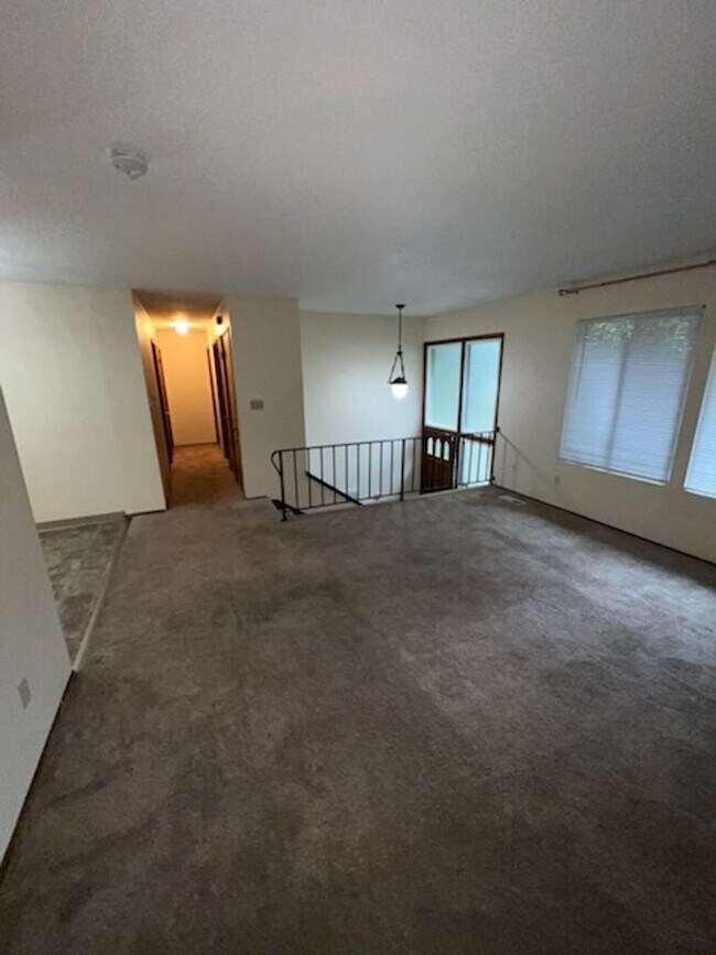 Building Photo - Nice Beckonridge Home near Chambers Bay golf course