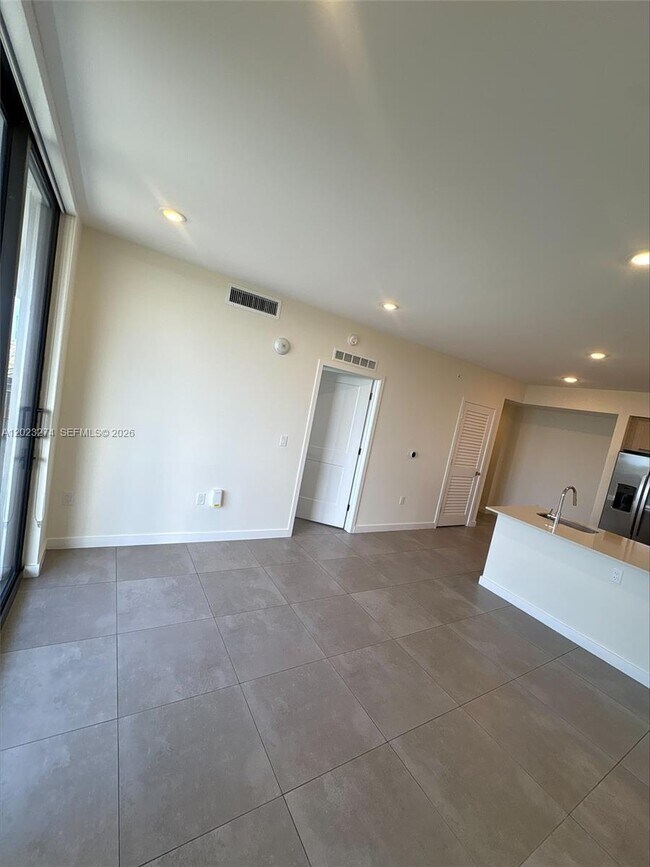 Building Photo - 16395 Biscayne Blvd