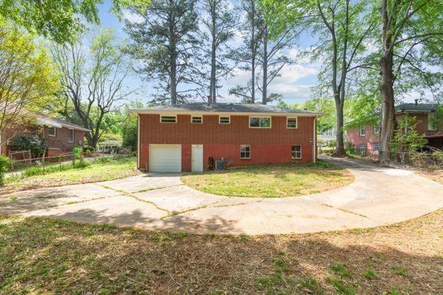 Building Photo - 8 Larose Dr SW