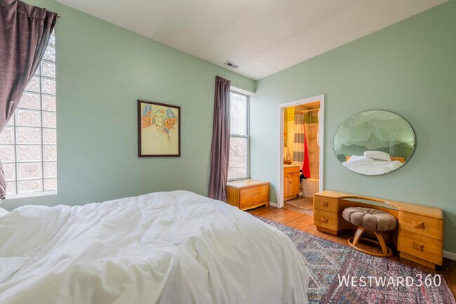 Building Photo - 1350 W Augusta-3