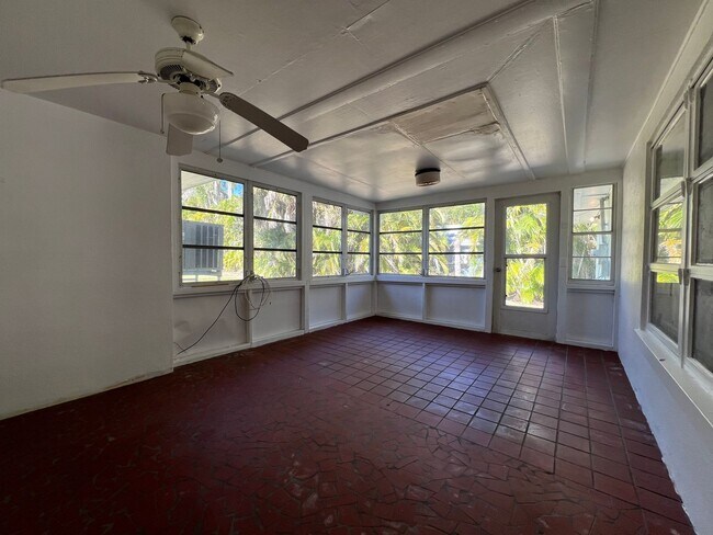 Building Photo - 720 W Marion Ave