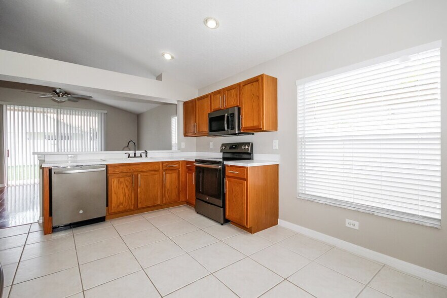 Building Photo - 905 15th St NE