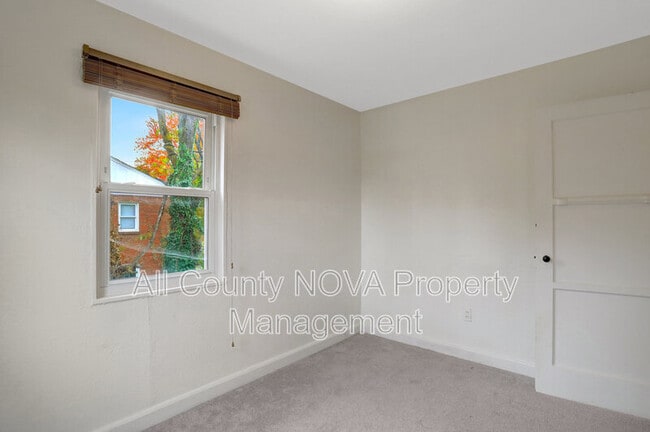 Building Photo - 2238 Farrington Ave