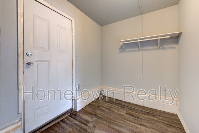 Building Photo - 9809 N McKinley Ave