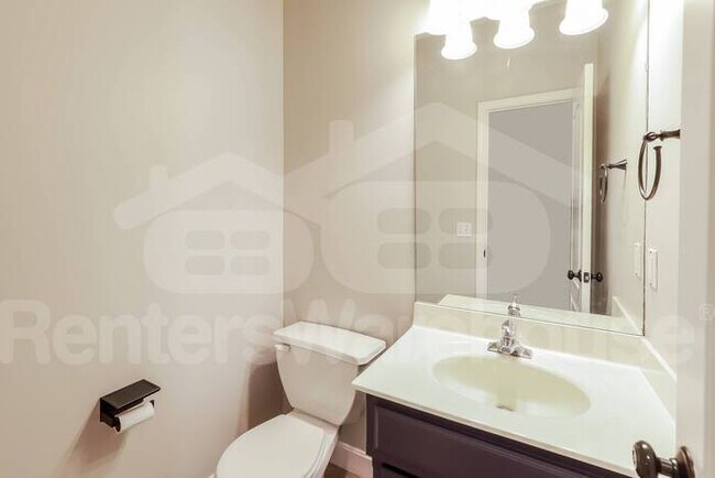 Building Photo - 4 Bed 2.5 Bath Northland Beauty For Rent!
