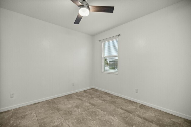 Building Photo - 5023 SW 58th Pl