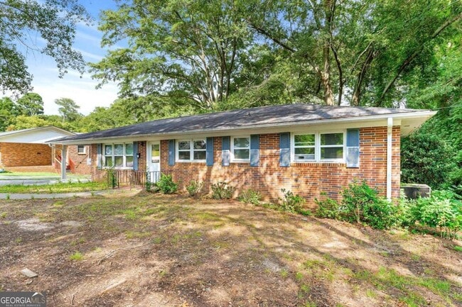 Building Photo - 577 Athens St