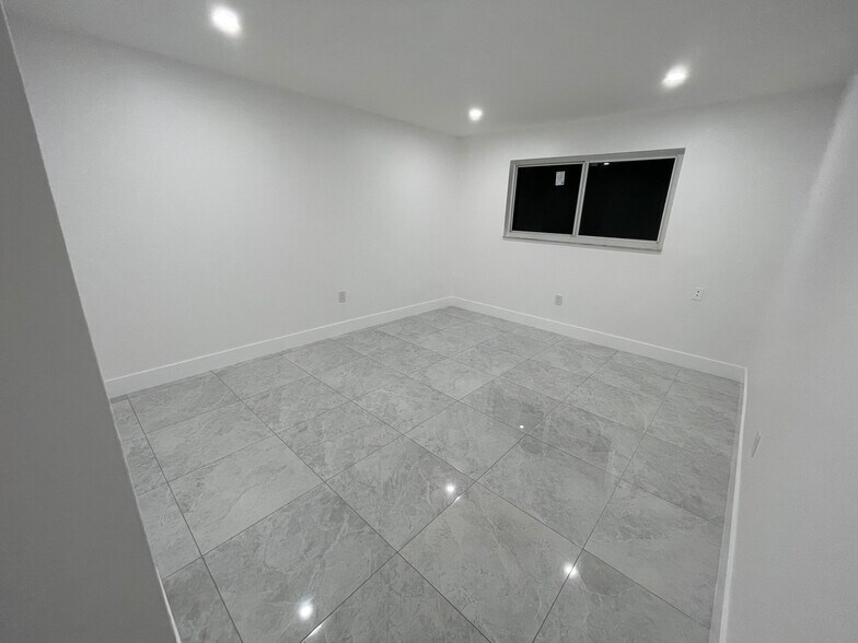 Main Bedroom - 6070 W 19th Ave