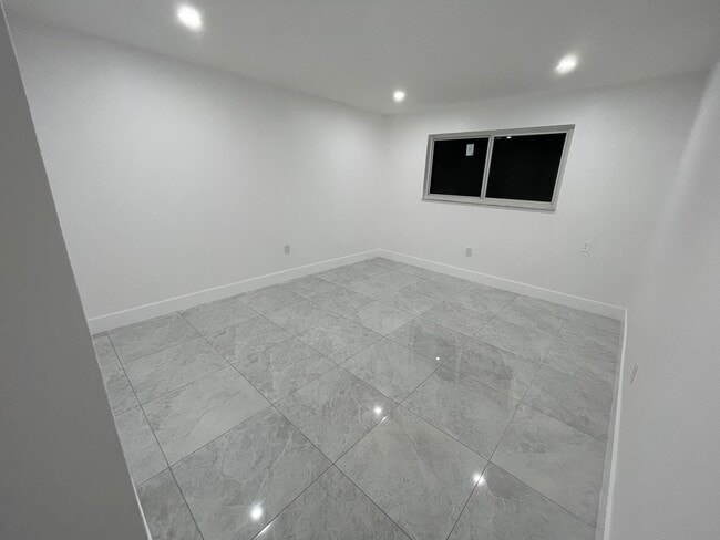Main Bedroom - 6070 W 19th Ave