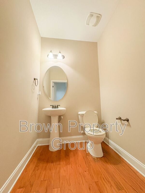 Building Photo - 1804 Shady Knoll Ln