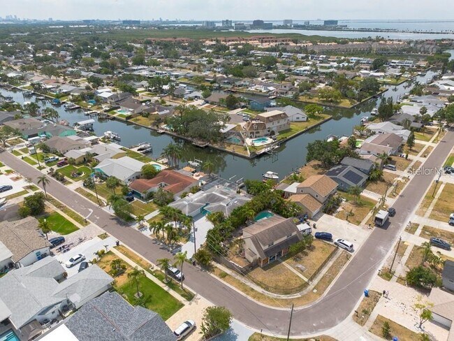 Building Photo - 4643 Bay Crest Dr