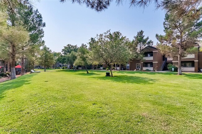 Building Photo - 555 E Silverado Ranch Blvd