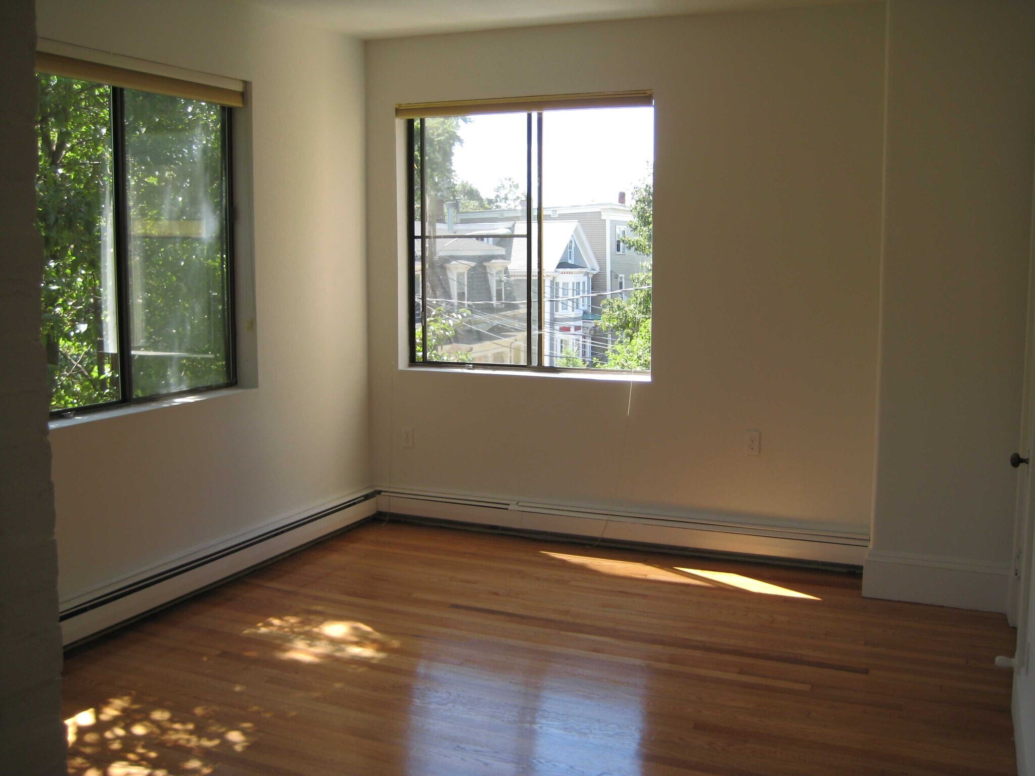 Building Photo - 71 Putnam Ave