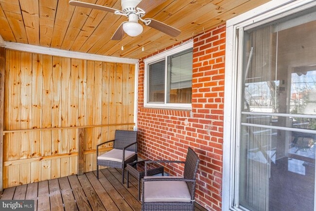 Building Photo - 2122 Arlington Terrace