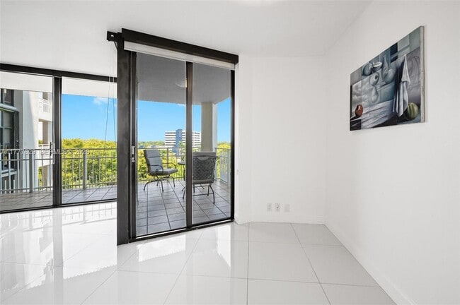 Building Photo - 2000 Towerside Terrace