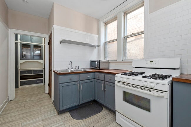 Building Photo - 7422 S Bennett Ave