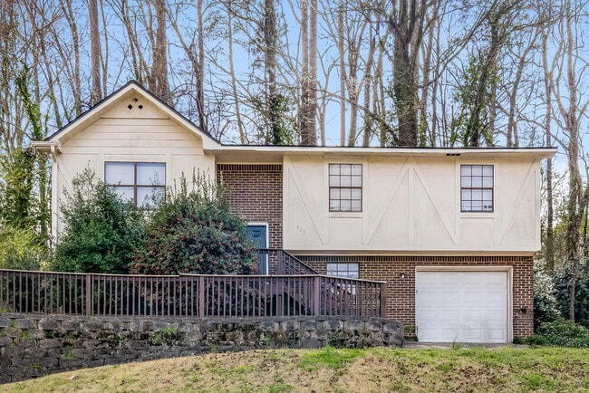 Building Photo - 933 Edwards Lake Rd